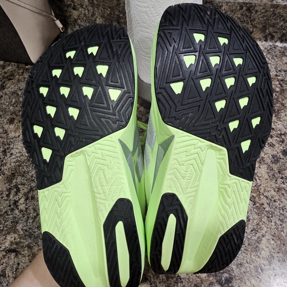 New Balance Women's Green Running Shoes - Picture 5 of 6